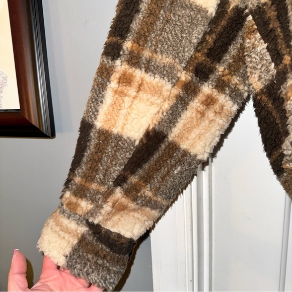 Almost Famous Brown Plaid Button-Up faux Sherpa teddy Jacket Shacket L - Picture 4 of 9